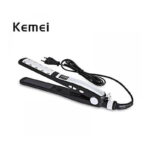 Με την πρέσα της Kemei μπορείτε να ισιώσετε τα μαλλιά σας ή και να δημιουργήσετε αραιές μπούκλες στις άκρες.