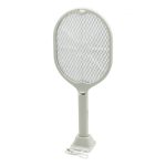 Η ρακέτα σας βοηθάει να απαλλαγείτε από τα ενοχλητικά έντομα. Με το πλέγμα που διαθέτει ηλεκτρίζει όσα έρχονται σε επαφή και τα εξουδετερώνει. Είναι ασφαλής για τους ανθρώπους και εύκολη στη χρήση