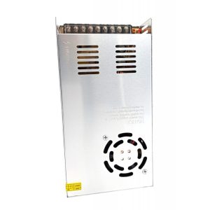 Τροφοδοτικό LED με τάση εξόδου 12VDC στα 10A. Η κατάλληλη ισχύς τροφοδοσίας για μια ταινία LED υπολογίζεται πολλαπλασιάζοντας την κατανάλωση της σε Watt ανά μέτρο με το μήκος της. Προτείνεται να προμηθευτείτε τροφοδοτικό που να υποστηρίζει 20% επιπλέον της απαιτούμενης ενέργειας. Σε αυτή την περίπτωση