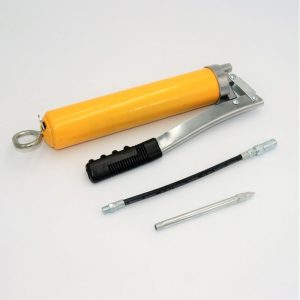 Επαγγελματικός γρασσαδόρος χειρός με εύκαμπτο λάστιχο Epica Star EP-10049. Αποτελεσματική λίπανση μηχανημάτων και εξοπλισμού. Εύκαμπτο λάστιχο για ευκολία σε δύσκολα μέρη. Εργονομική λαβή για άνετη χρήση. Κατάλληλος για επαγγελματική χρήση.