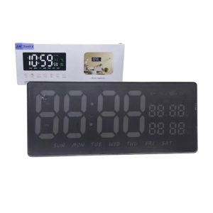 Μοντέρνο ψηφιακό ρολόι τοίχου που δείχνει ώρα